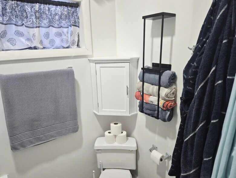 Building Photo - 17 King Arthur Dr