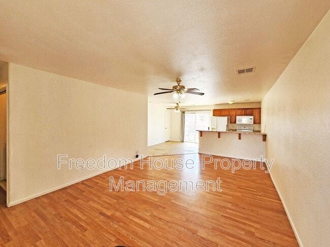 Building Photo - 1700 Sycamore Ave