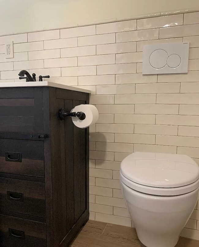 Building Photo - 239 St Pauls Ave