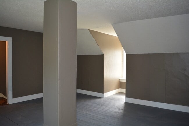 Building Photo - 100 Springfield St