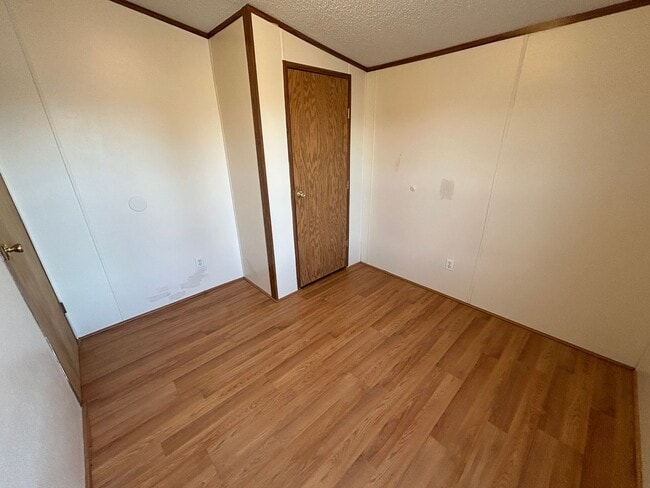 Building Photo - 3 Bed 2 Bath Updated Mobile Home w/ Fenced Yard & Many Amenities