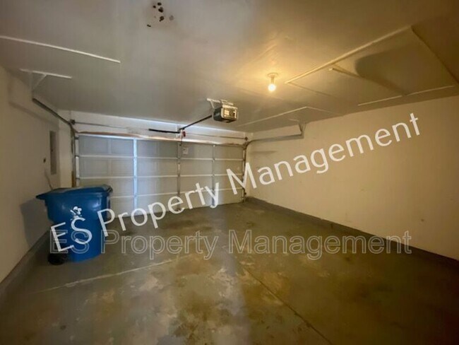 Building Photo - 8415 Ash Grove Dr