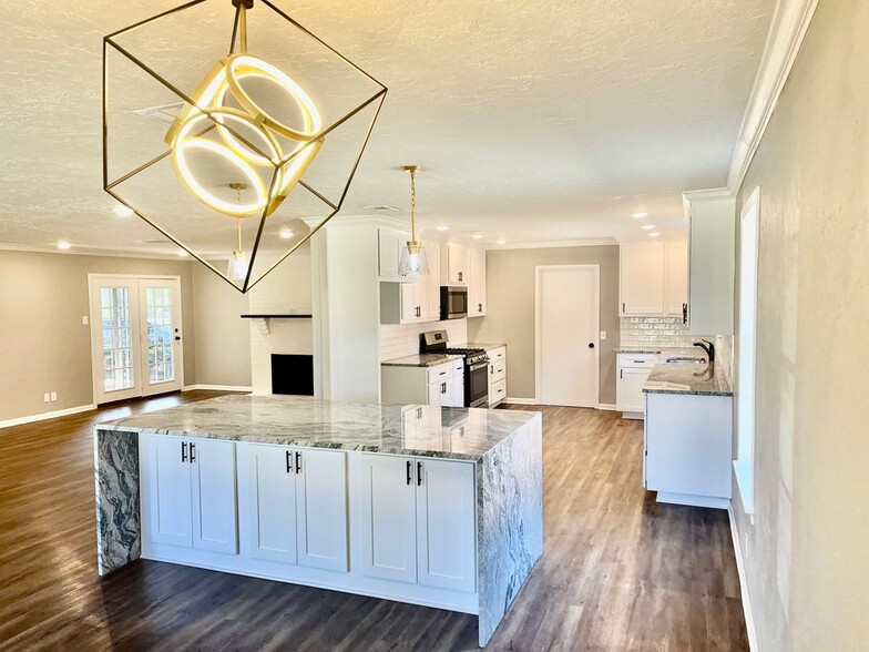 Primary Photo - 2007 Wood Pl