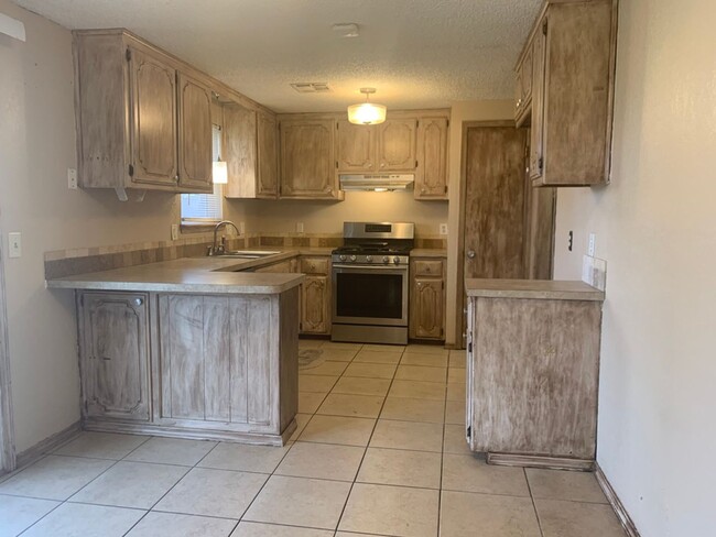 Building Photo - 8425 Bigwood Drive