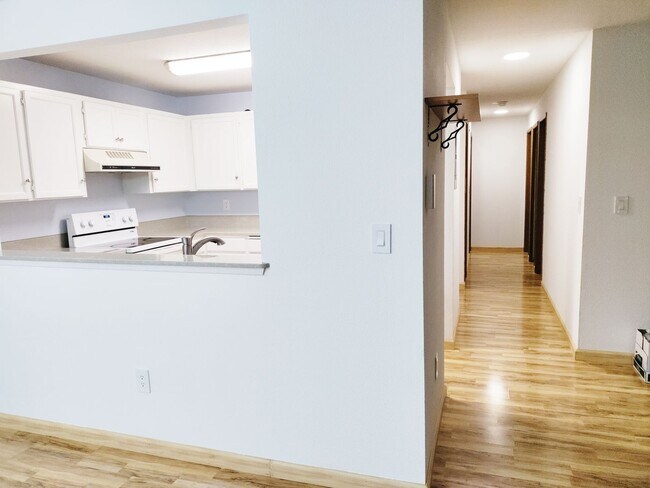 Building Photo - 2Bd/1Ba Seattle Condo