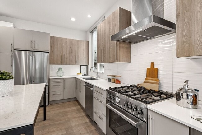 Building Photo - Judkin Parks Townhome