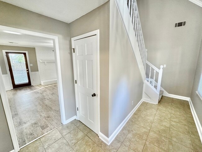 Building Photo - 743 Concordia Dr