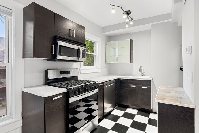 Building Photo - 72 Mozart St