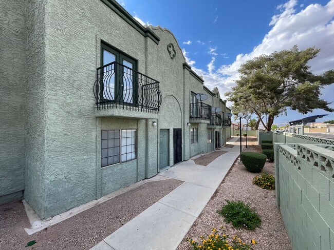 Primary Photo - 2 BED 2 BATH TOWNHOUSE NEAR LAKE MEAD AND ...