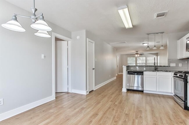 Building Photo - 6219 Spruce Bough Ct