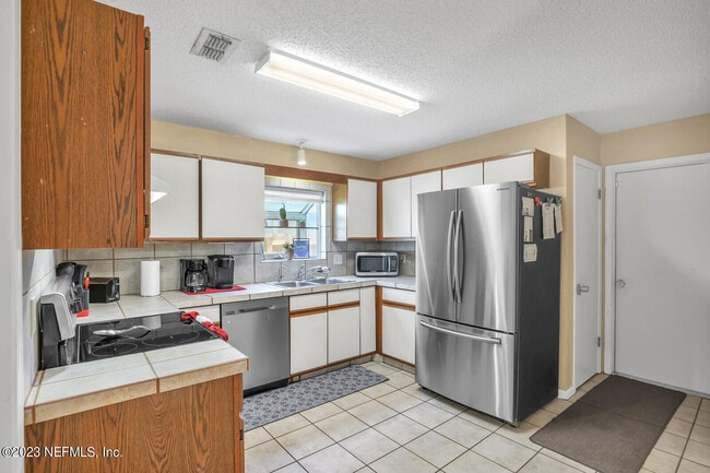 Building Photo - 1645 Westwind Dr