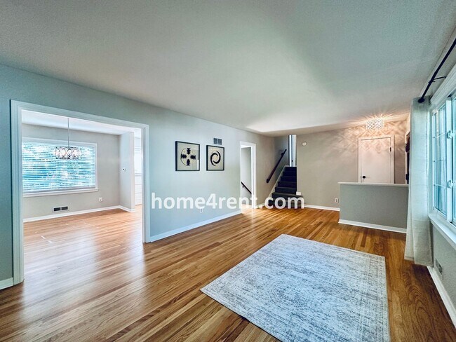 Building Photo - Attractive Overland Park Home w/ Wood Floo...