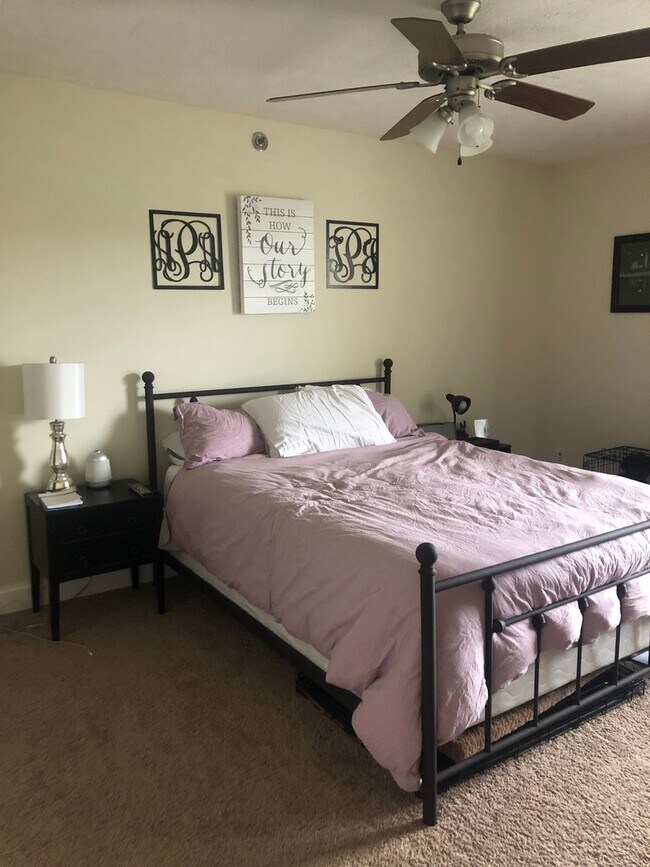 Building Photo - Two bedroom condo, top floor, with view, near Timberlake/ Liberty/ CVCC