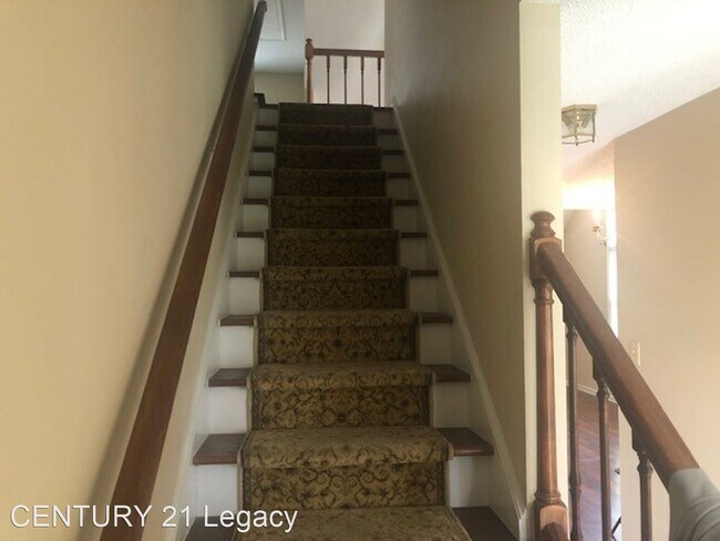 Building Photo - 3 br, 2.5 bath House - 10421 Ravenbrook Ln