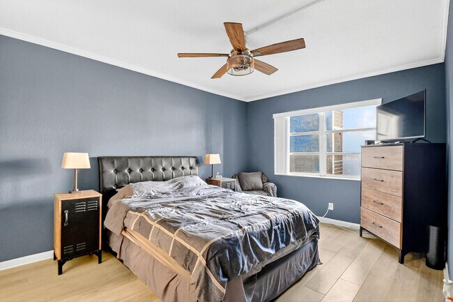 Building Photo - 1630 Embassy Dr