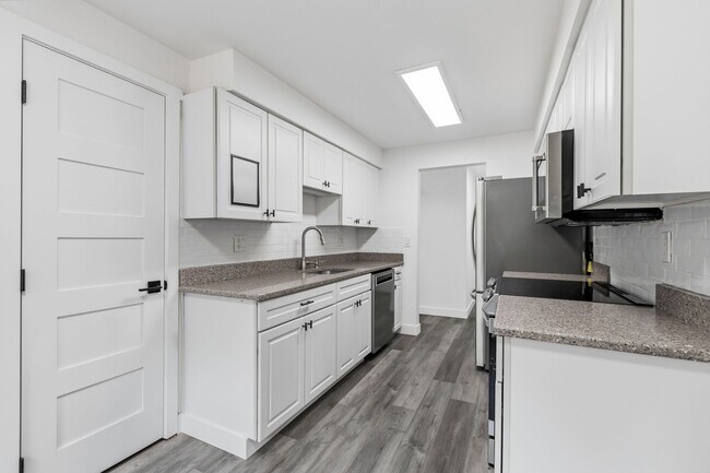 Building Photo - 2bd/1.75ba Redmond Condo