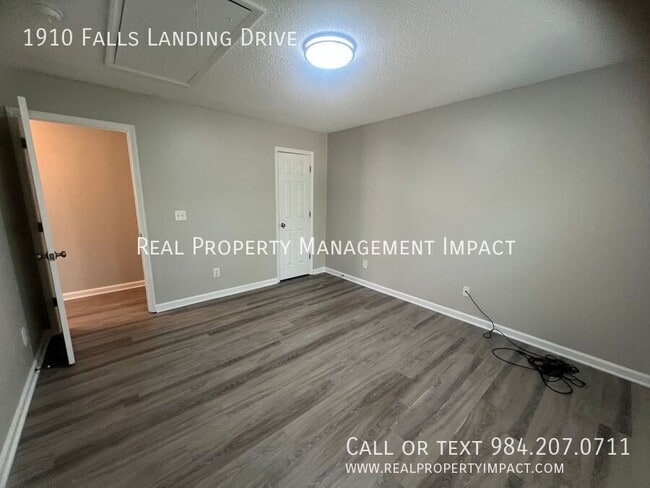 Building Photo - 1910 Falls Landing Dr