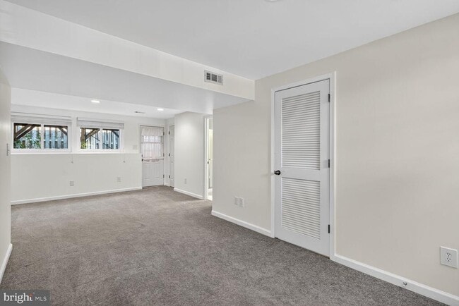 Building Photo - 5320 Larochelle Ct