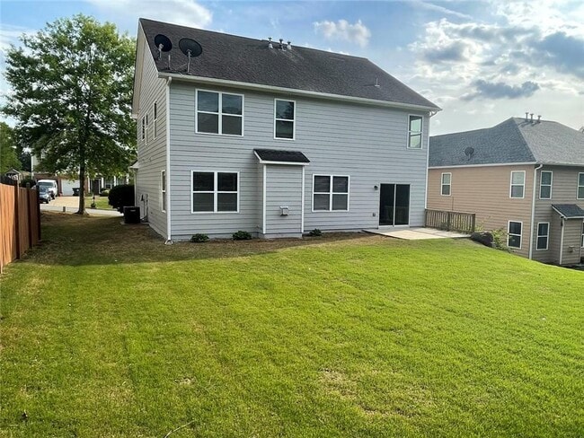 Building Photo - 807 Slope Creek Way