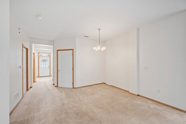 Building Photo - Village Run Avenue