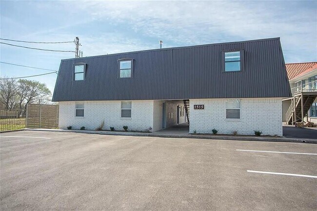 Building Photo - 1515 Bennett Ave