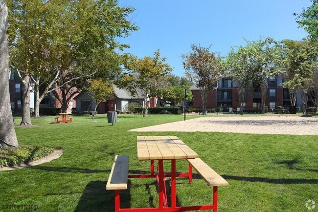 Building Photo - 1400 Clarewood Dr