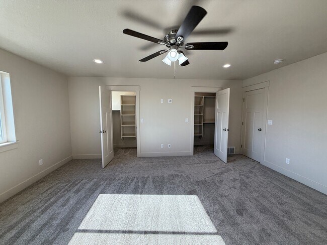Building Photo - Eastside View Townhomes