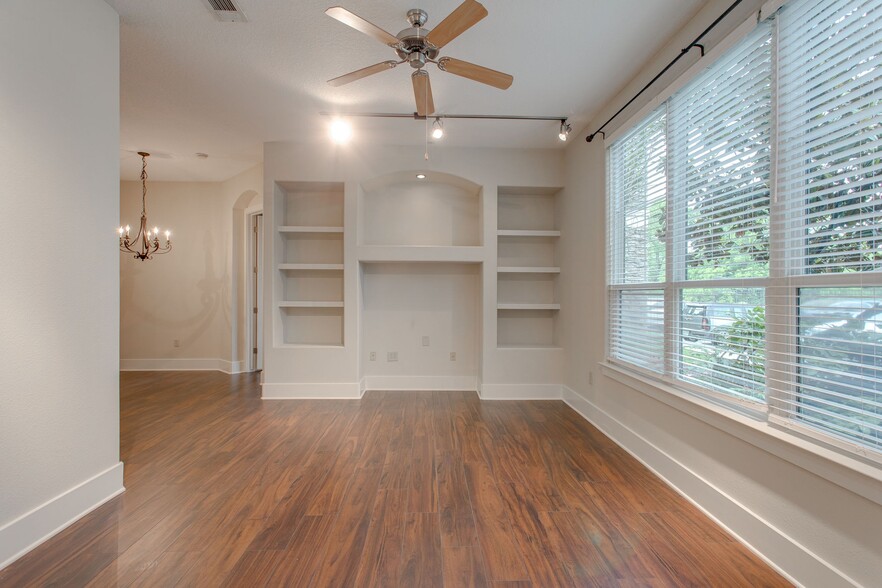 Building Photo - 2600 Hillsboro Pike