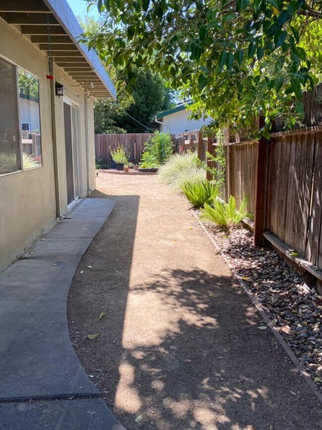 Building Photo - Charming 3 Bed 1 Bath Single Story Home - Great Location!