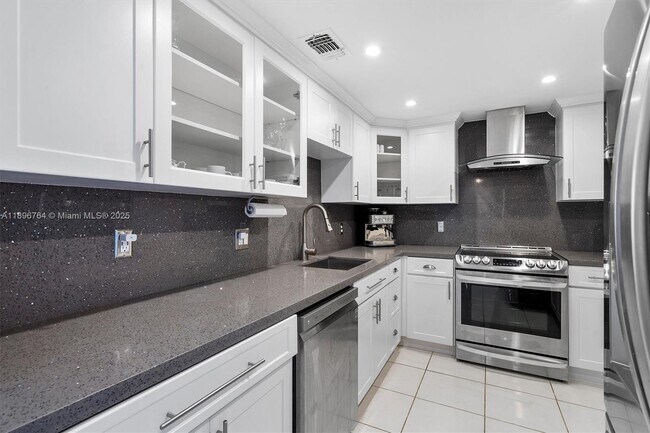 Building Photo - 1980 S Ocean Dr