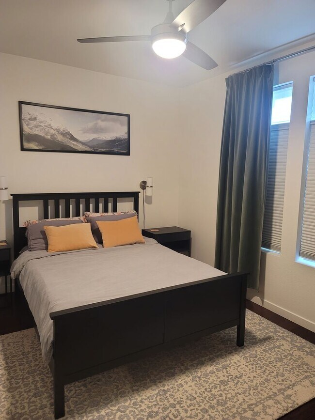 Building Photo - Cozy condo with roof top balcony in Downtown Sacramento