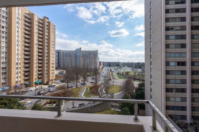 Park Views - 5500 Friendship Blvd