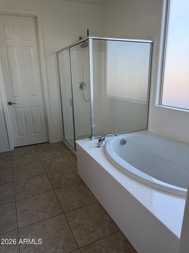 Building Photo - 2043 E Lantana Dr