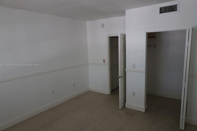 Building Photo - 6801 SW 44th St