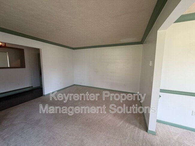 Building Photo - 907 Ladd Rd