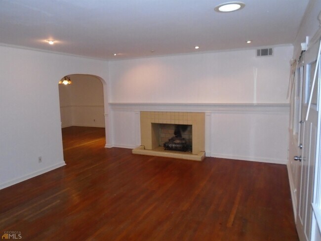 Building Photo - 1365 Scott Blvd