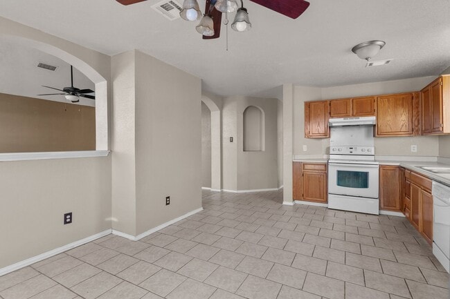 Building Photo - 2313 Garrett Dr
