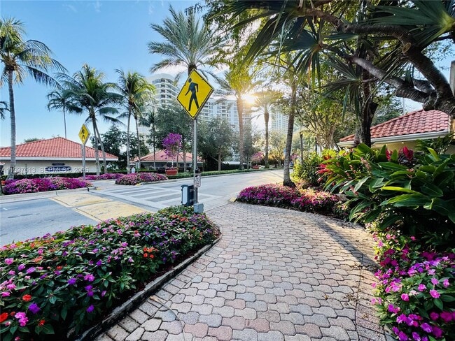 Building Photo - 3600 Mystic Pointe Dr