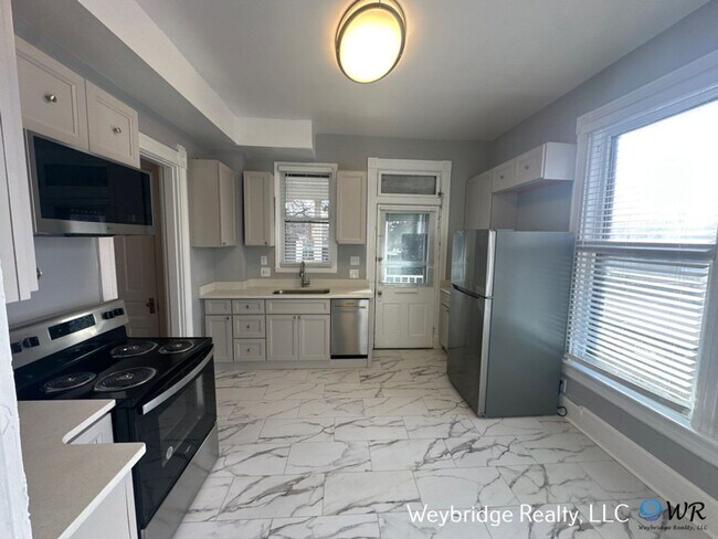 Building Photo - 8402 Curzon Ave