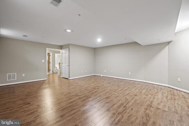 Building Photo - 1106 Pleasant Cir