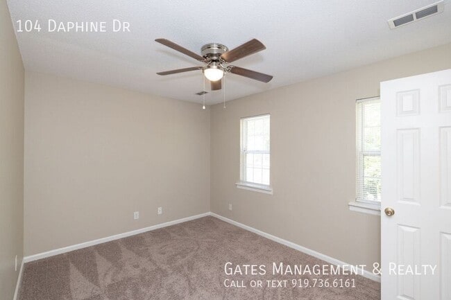 Building Photo - 104 Daphine Dr