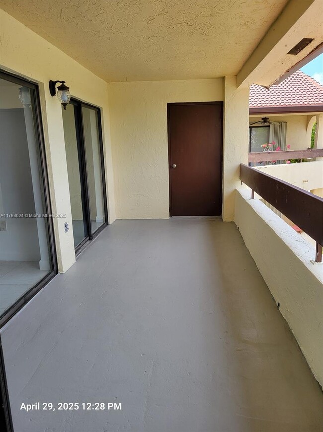Building Photo - 8860 SW 123rd Ct
