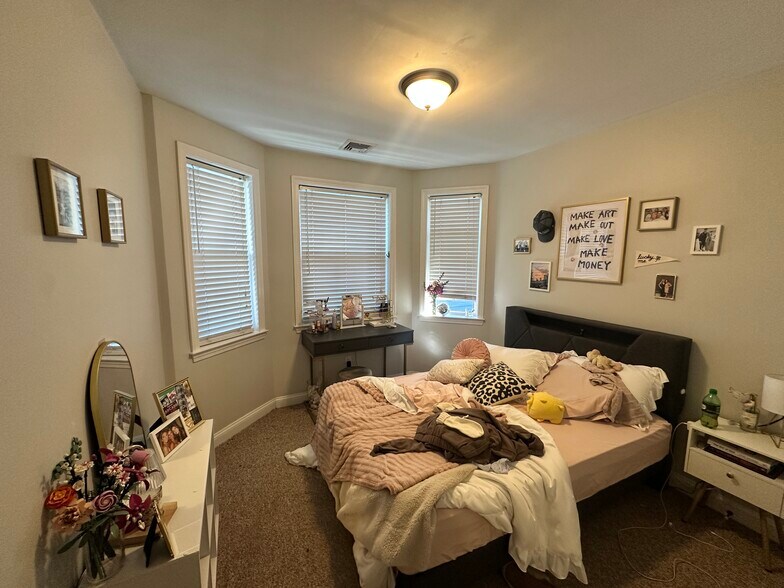 Building Photo - 99 Hillside St