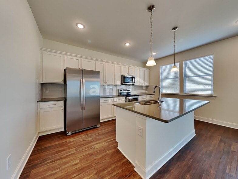 Building Photo - 3881 Chivalry Dr