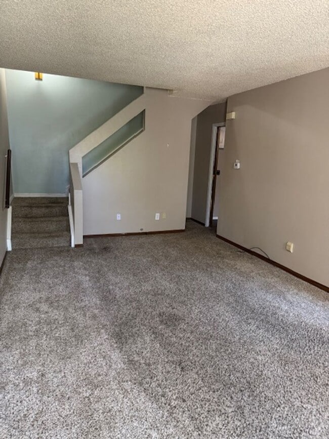 Building Photo - ALL PROSPECTIVE TENANTS MUST SUBMIT A $58 NON-REFUNDABLE APPLICATION FEE PER APPLICANT ONLINE AND...