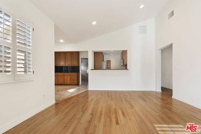 Building Photo - 13958 Peach Grove St