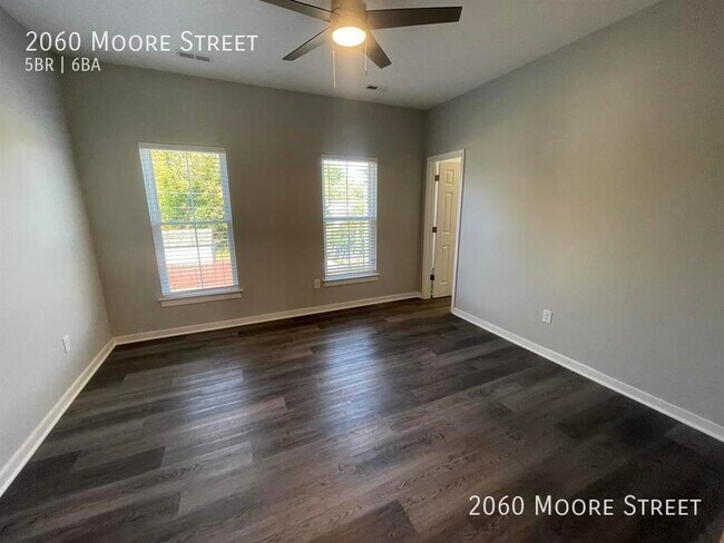 Building Photo - 2060 W Moore St