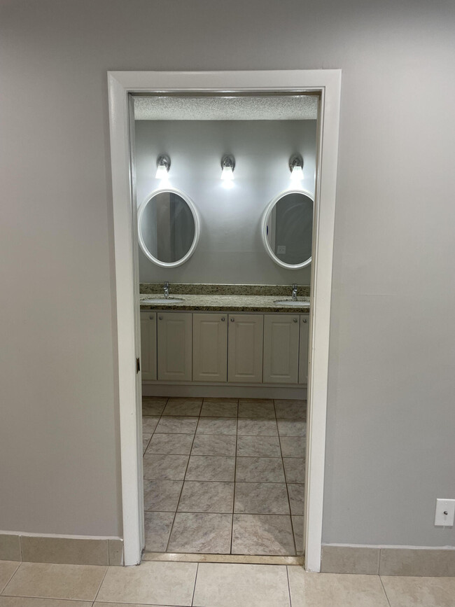 Building Photo - 9173 Tivoli Pl