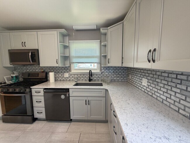 Building Photo - 2846 Envoy Dr