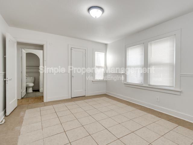 Building Photo - 2413 NW 12th St